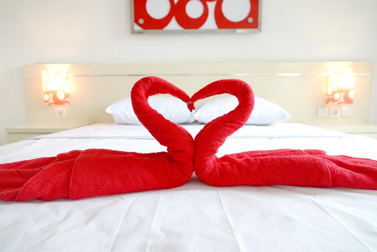 Kerobokan Oyo 1489 Simona Hotel מראה חיצוני תמונה