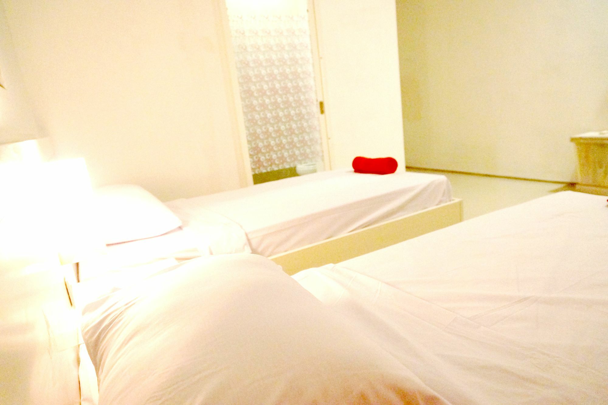 Kerobokan Oyo 1489 Simona Hotel מראה חיצוני תמונה