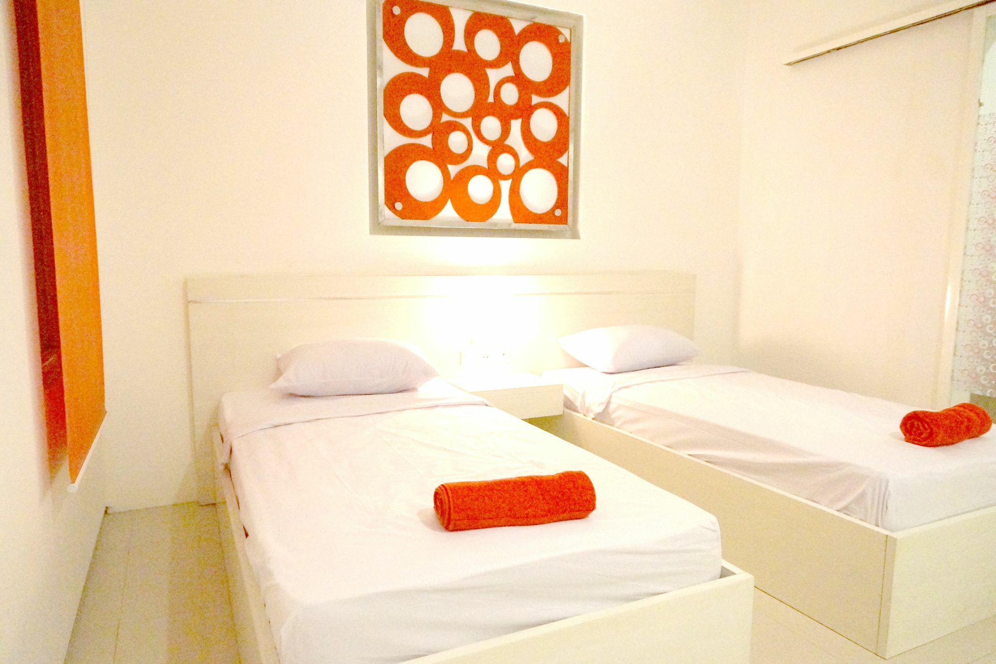 Kerobokan Oyo 1489 Simona Hotel מראה חיצוני תמונה