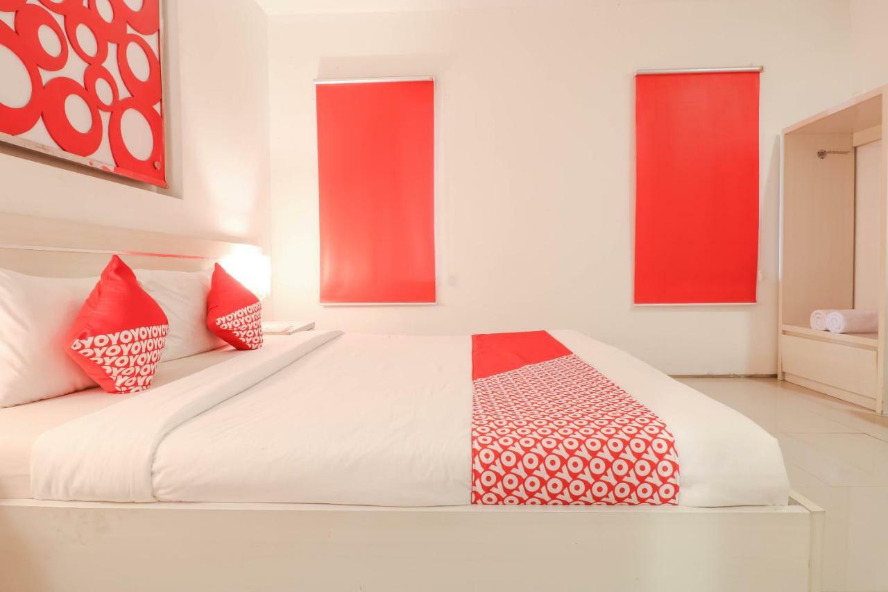 Kerobokan Oyo 1489 Simona Hotel מראה חיצוני תמונה