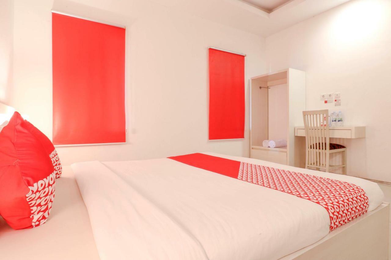 Kerobokan Oyo 1489 Simona Hotel מראה חיצוני תמונה