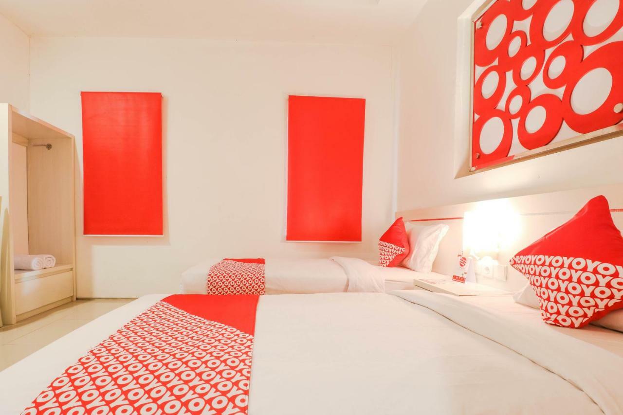 Kerobokan Oyo 1489 Simona Hotel מראה חיצוני תמונה