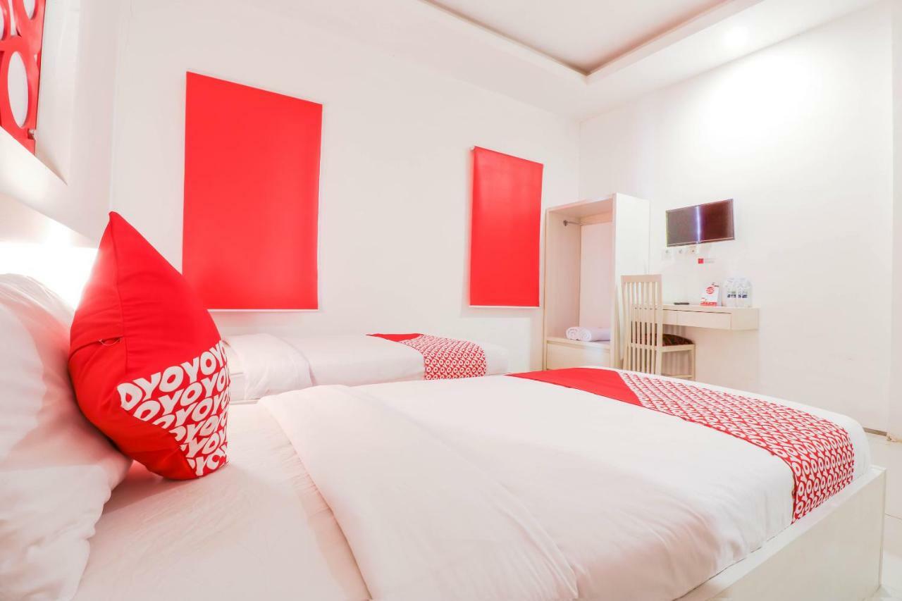 Kerobokan Oyo 1489 Simona Hotel מראה חיצוני תמונה